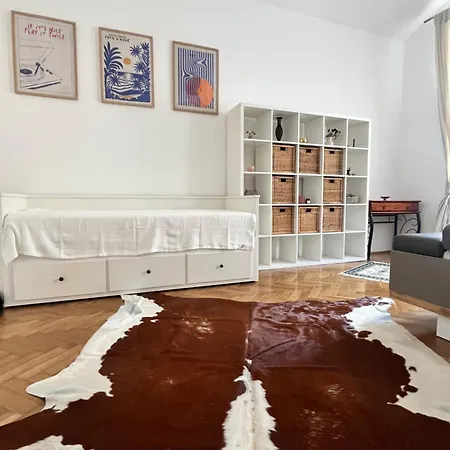 Spacious Flat With Courtyard Košice