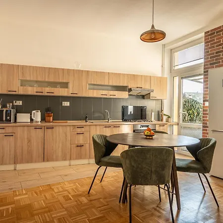 Spacious Flat With Courtyard * 科希策