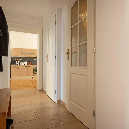 Spacious Flat With Courtyard