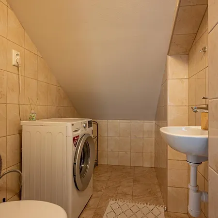 Spacious Flat With Courtyard 科希策