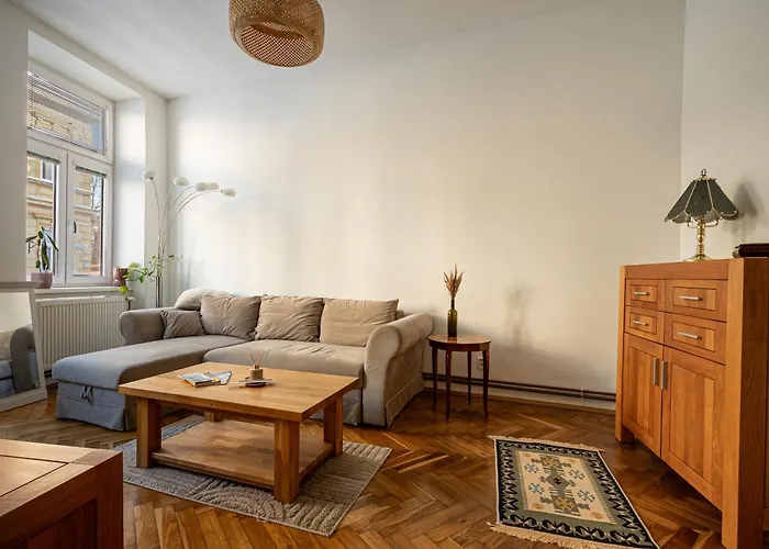 Spacious Flat With Courtyard 公寓 *