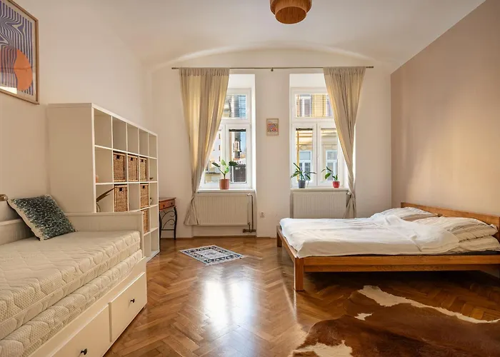 Spacious Flat With Courtyard * 科希策